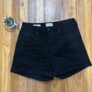 UNIVERSAL THREAD. High Rise. Black Shorts. Size 8.
